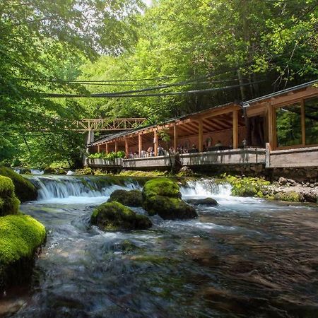 Resort Ujevara E Drinit 페야 외부 사진