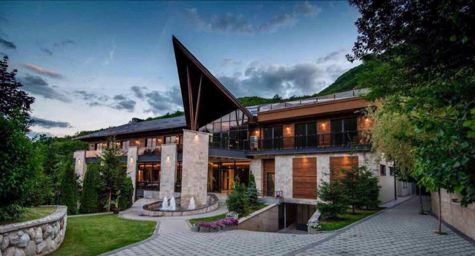 Resort Ujevara E Drinit 페야 외부 사진
